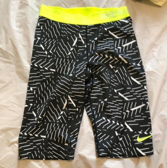 Nike crops size m - Picture 2 of 2